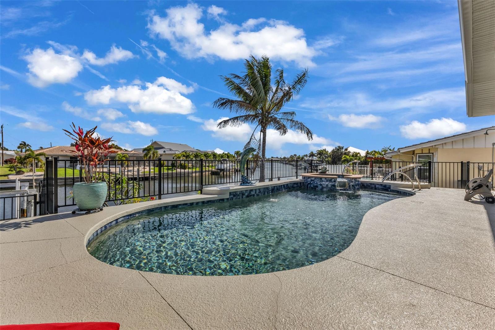 360 CAPRI ISLES CT