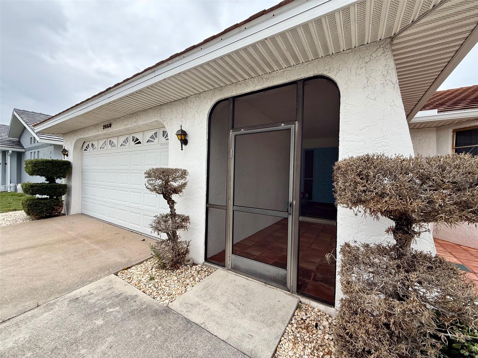 2460 W MARION AVE