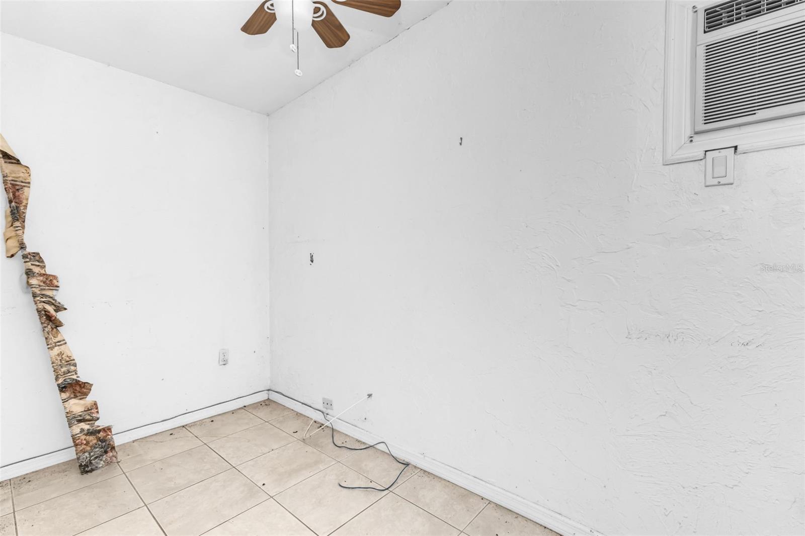 23220 ROUNTREE AVE