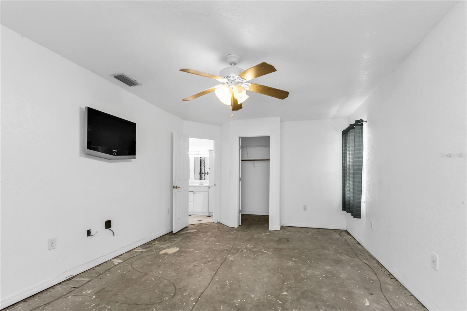 23220 ROUNTREE AVE