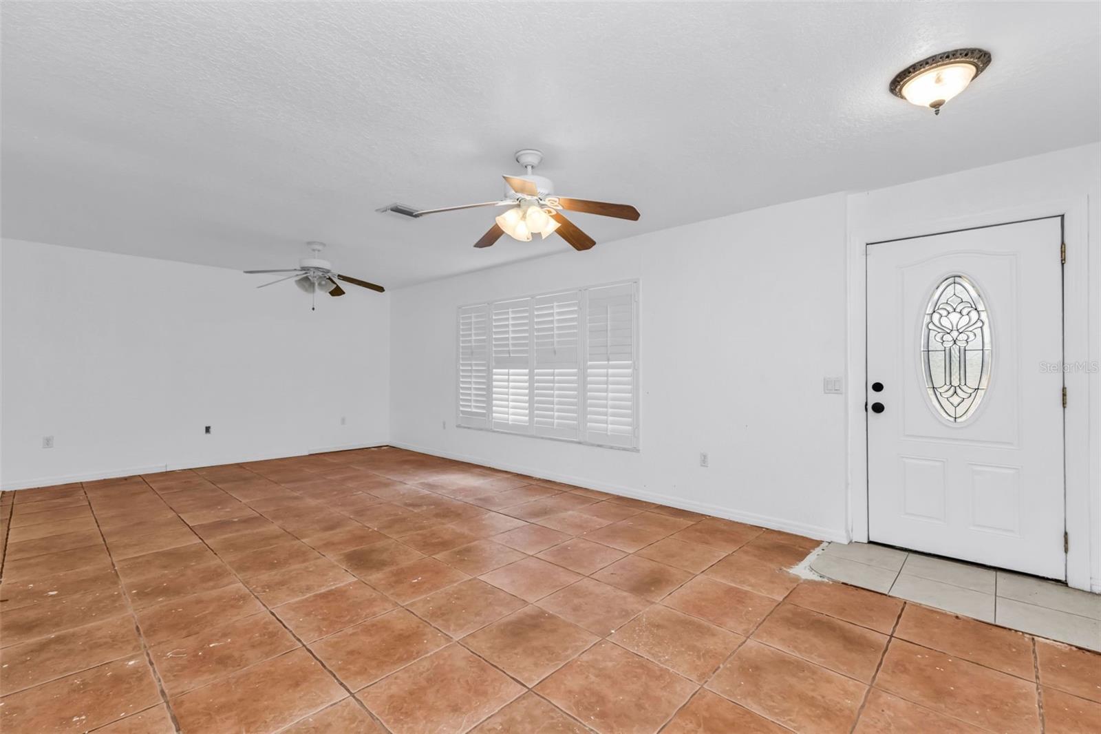 23220 ROUNTREE AVE