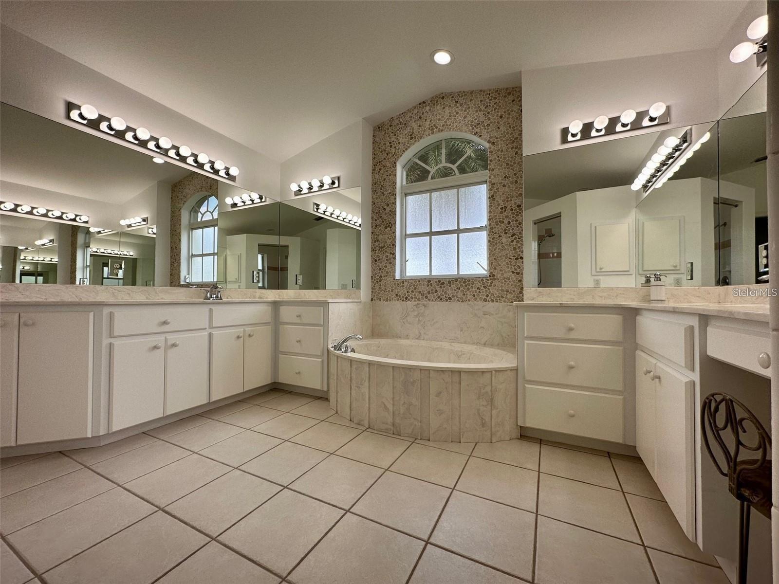 2169 ONONDAGA LN