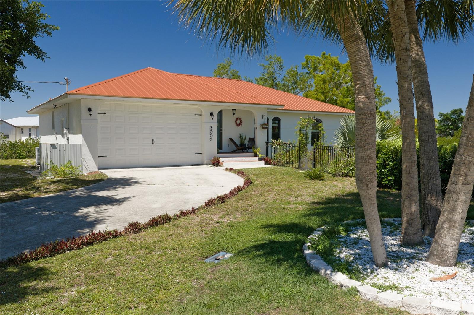 3000 BANYAN WAY