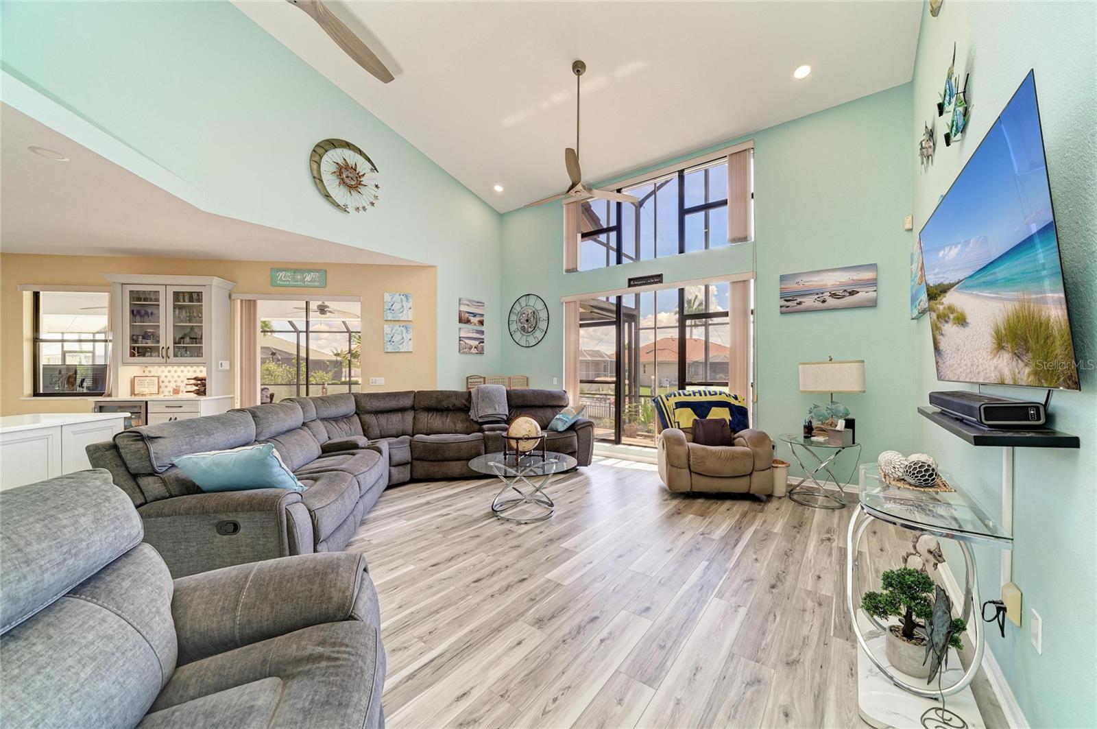 524 LA CARUNA CT