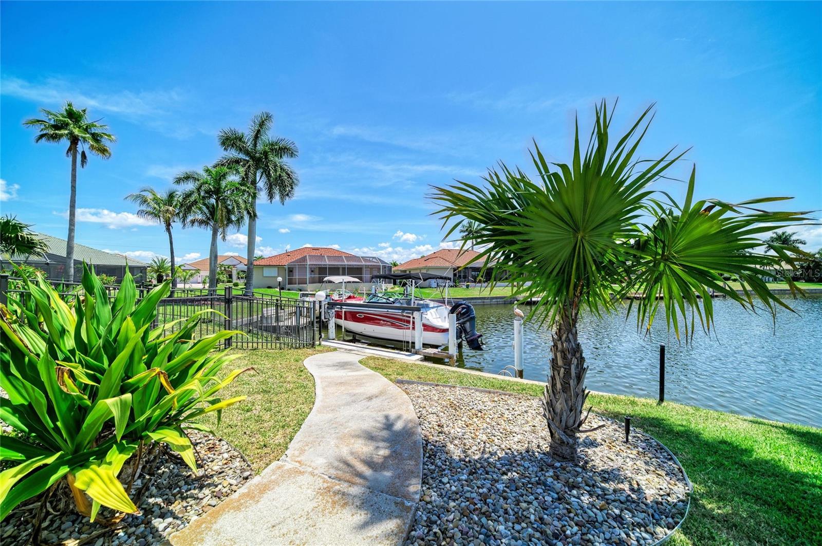 524 LA CARUNA CT