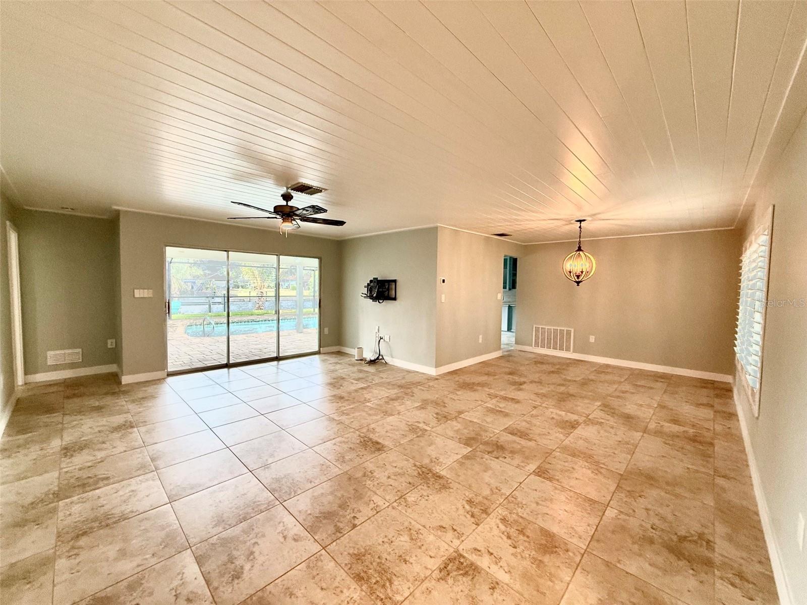 2448 ROSA LN