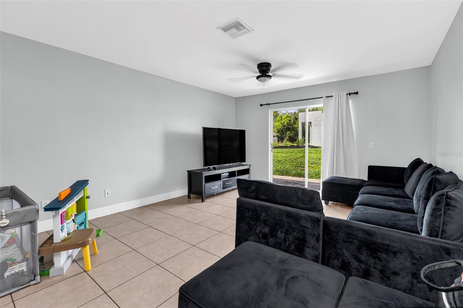 4893/4895 29TH ST SW