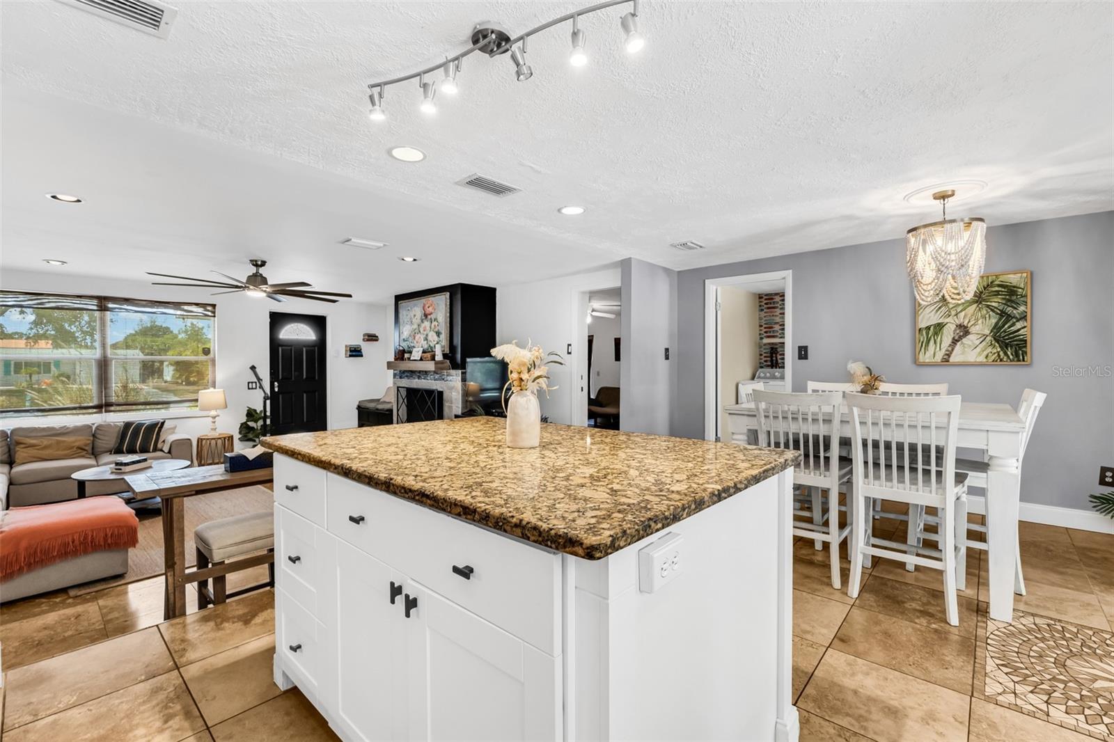 1664 LAKEVIEW PL