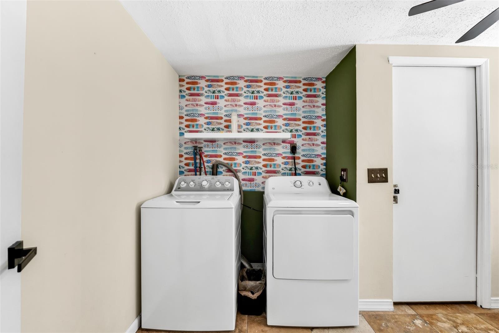 1664 LAKEVIEW PL