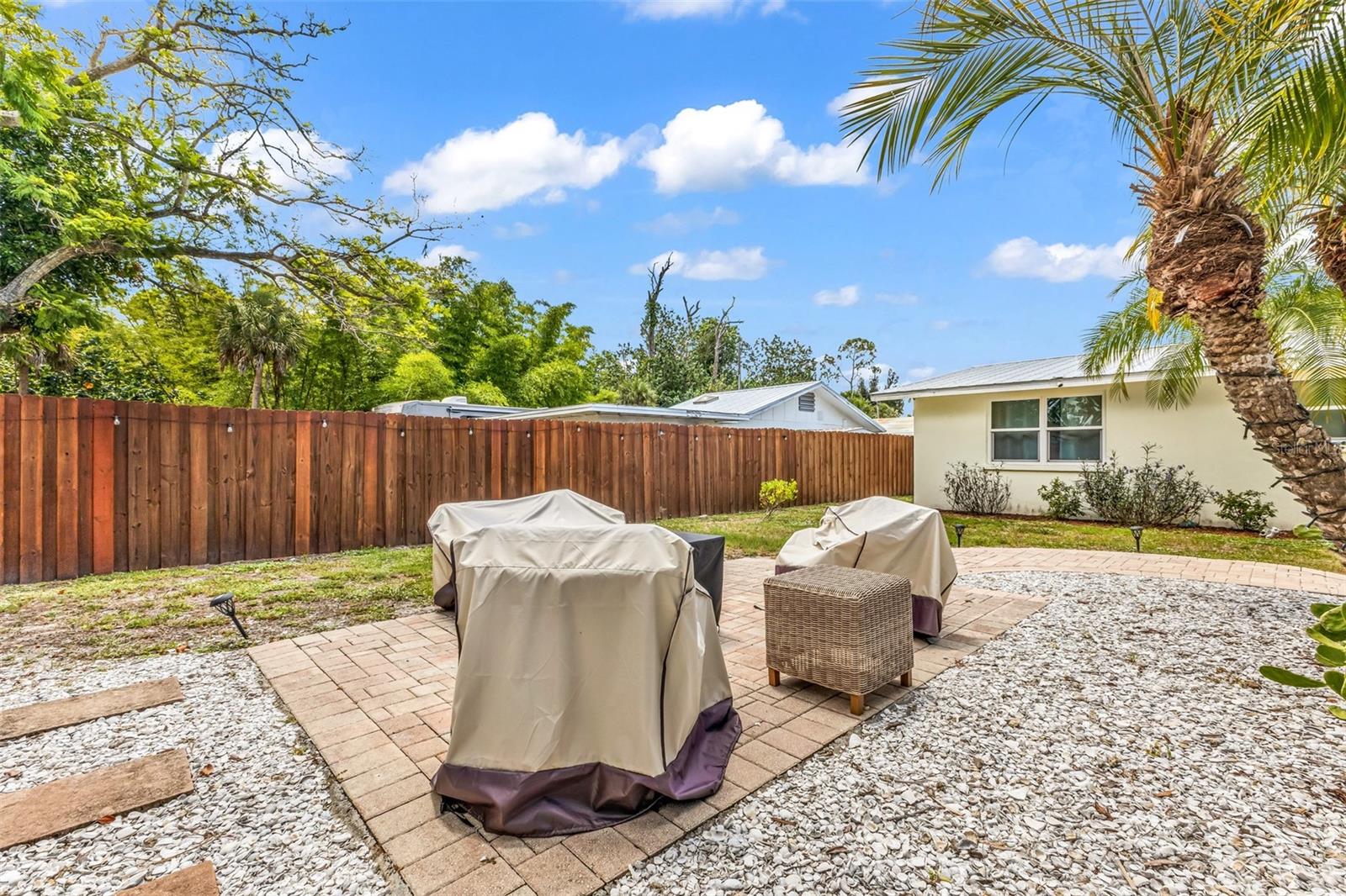 1664 LAKEVIEW PL