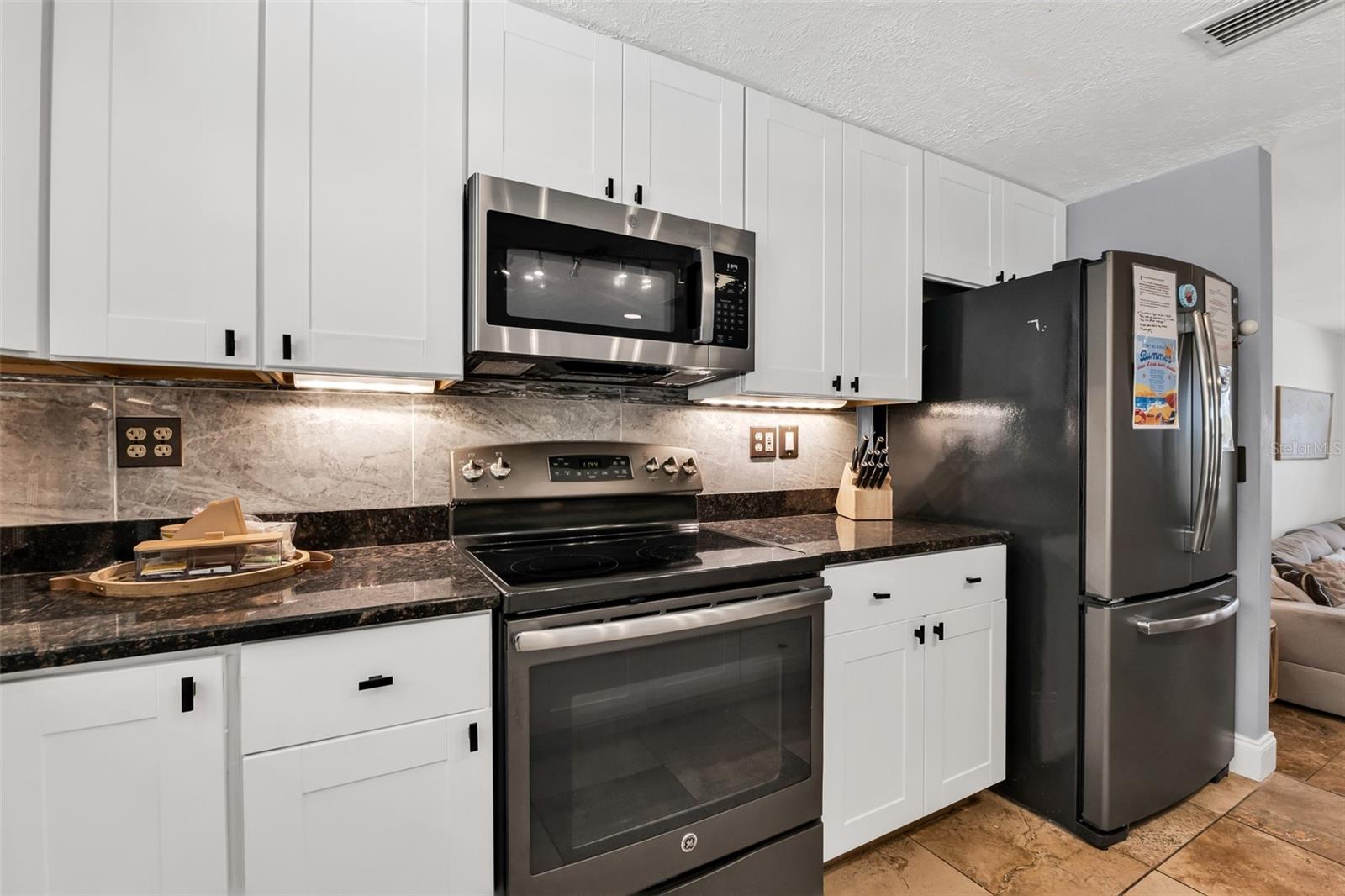 1664 LAKEVIEW PL