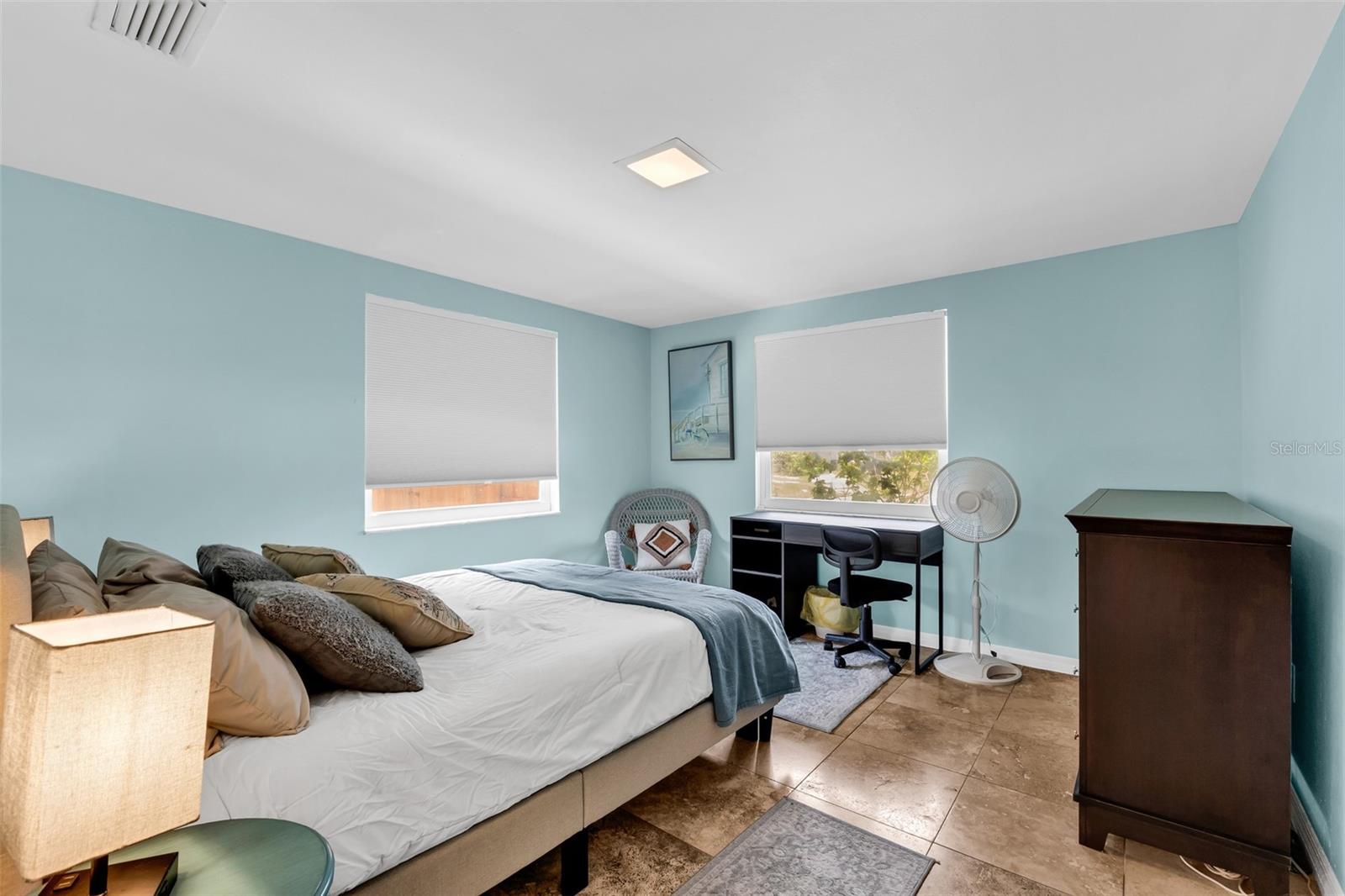 1664 LAKEVIEW PL