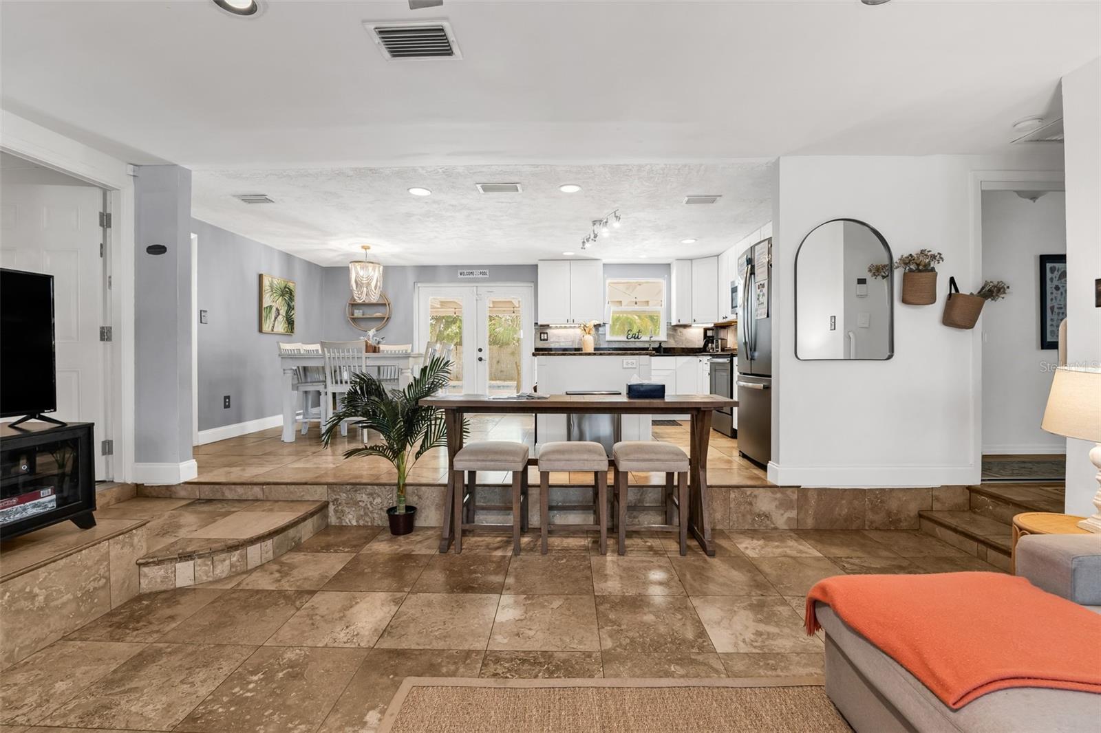 1664 LAKEVIEW PL