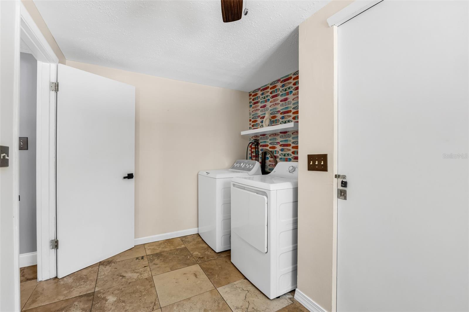 1664 LAKEVIEW PL