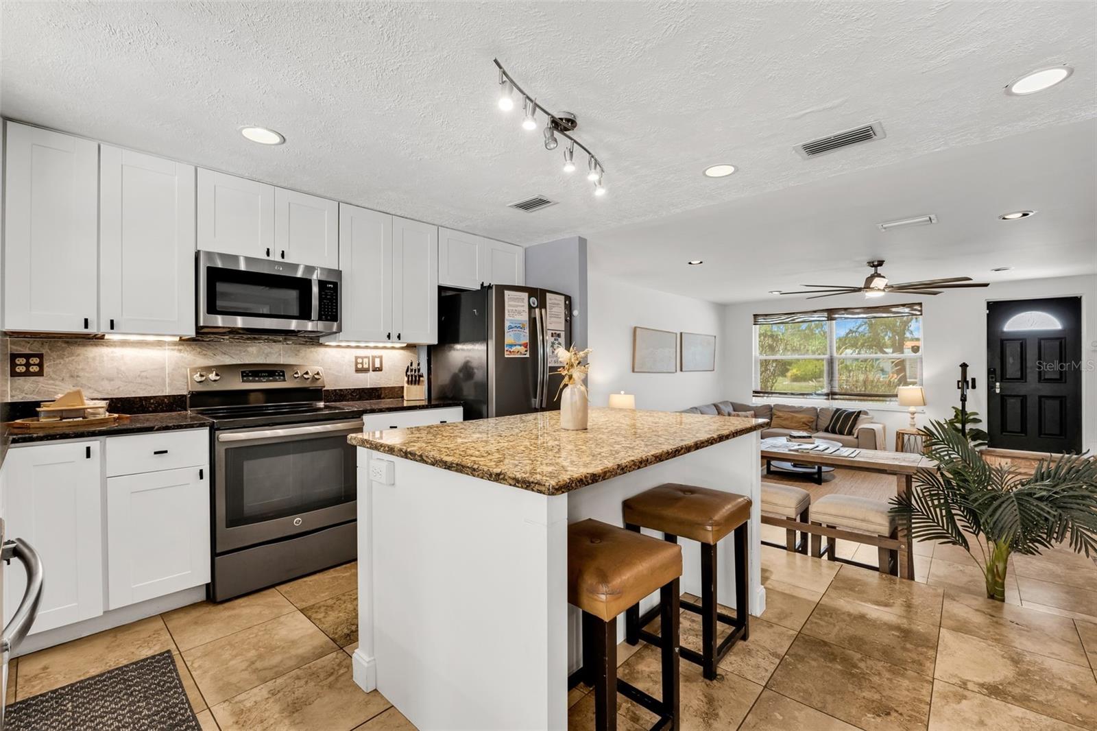 1664 LAKEVIEW PL