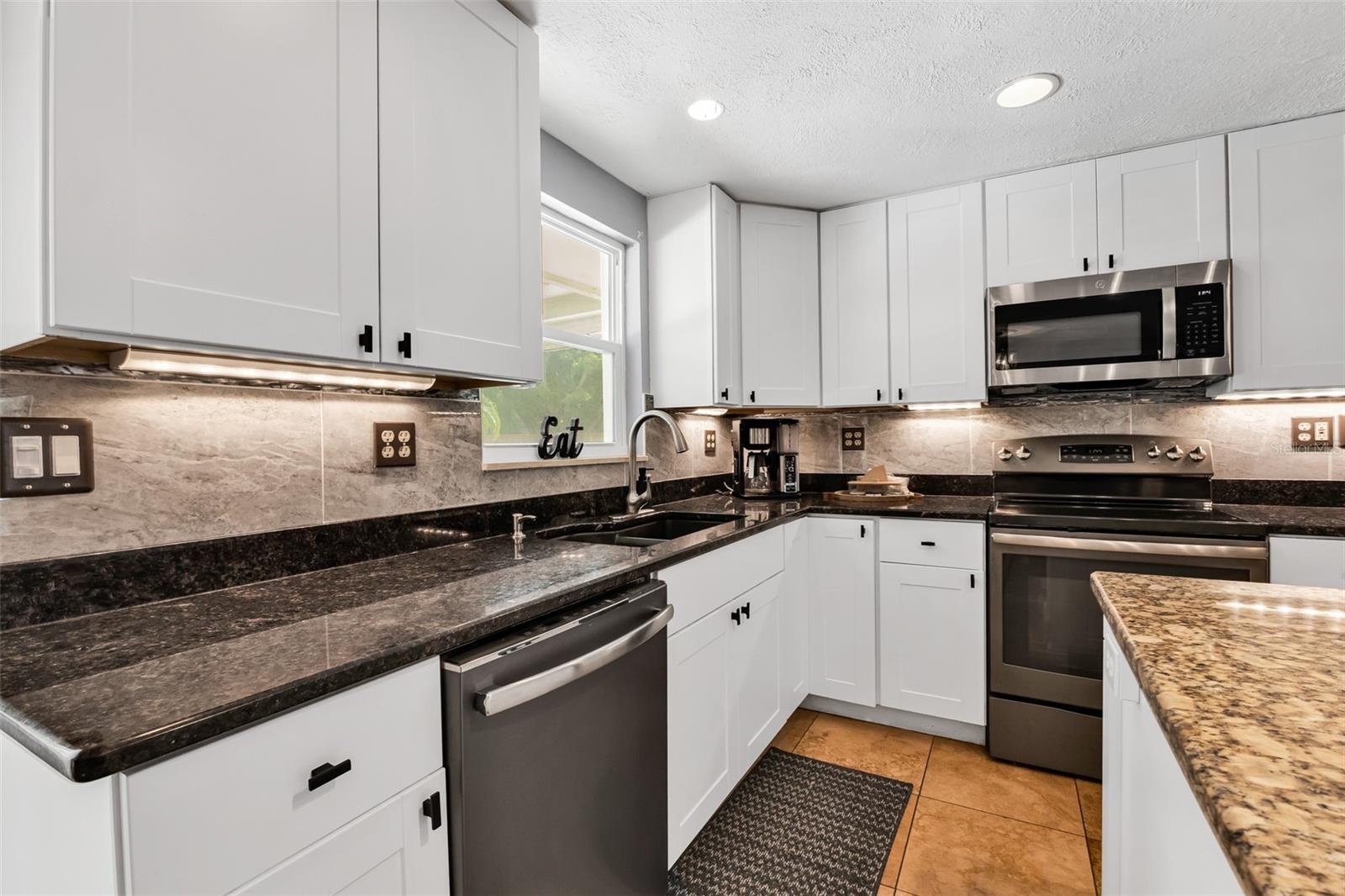 1664 LAKEVIEW PL