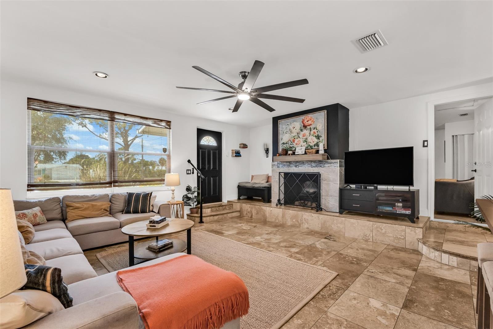 1664 LAKEVIEW PL