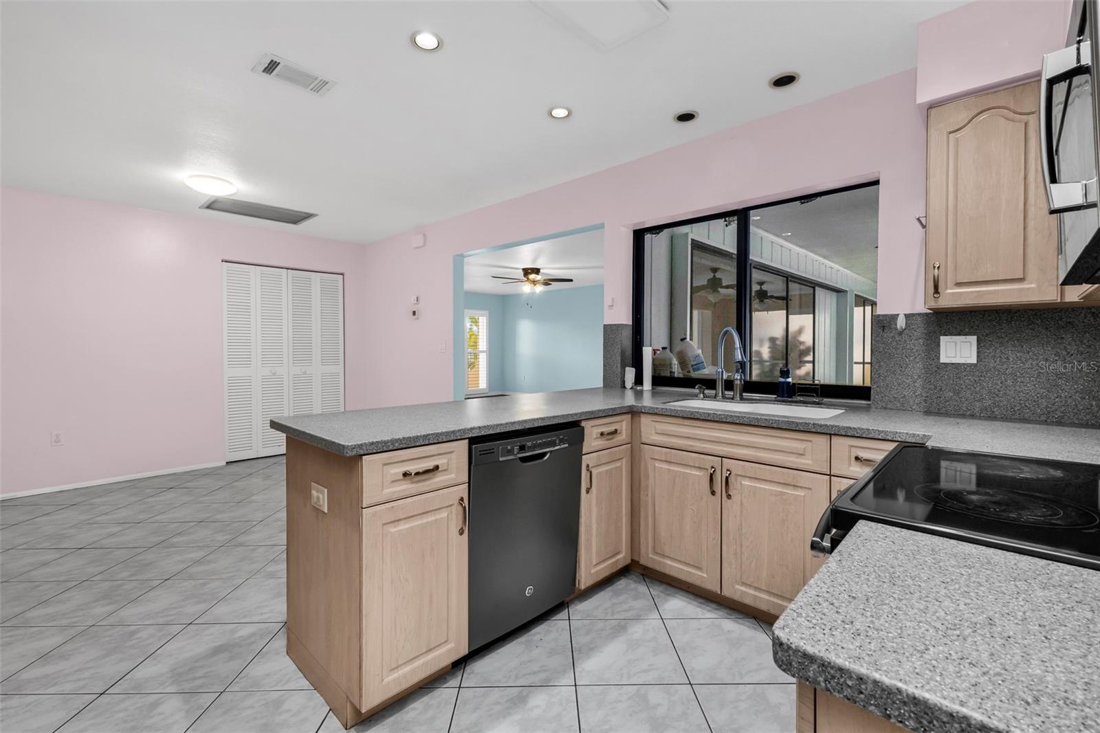 2399 RIO DE JANEIRO AVE
