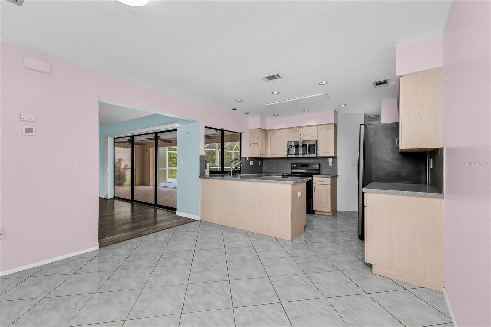 2399 RIO DE JANEIRO AVE