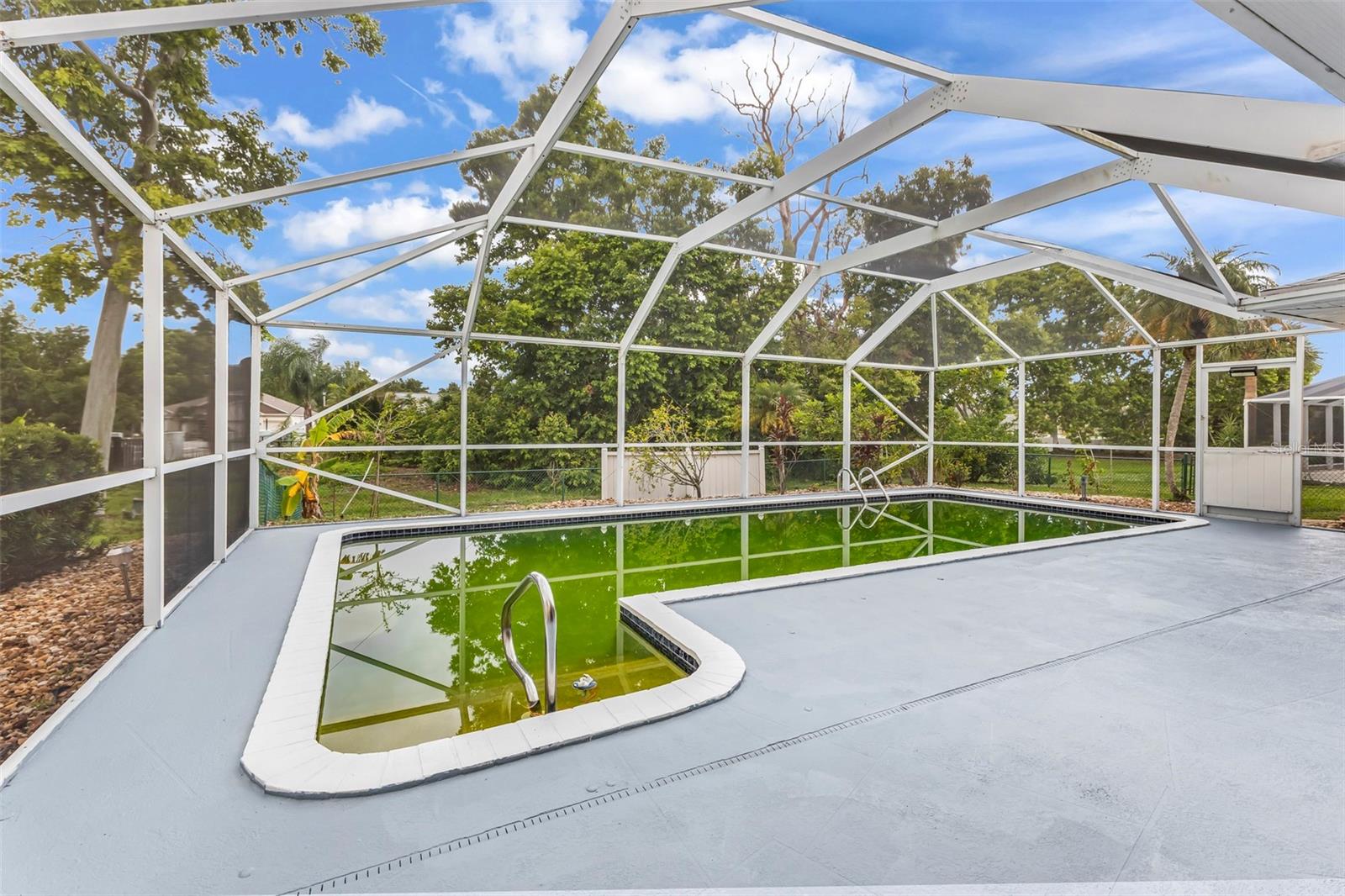 2399 RIO DE JANEIRO AVE