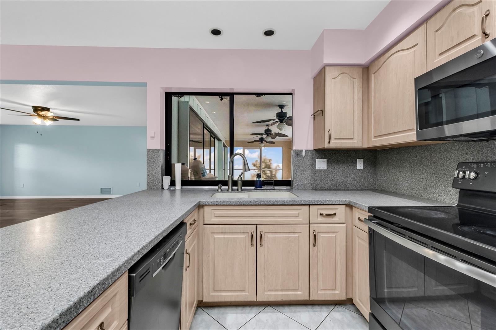 2399 RIO DE JANEIRO AVE