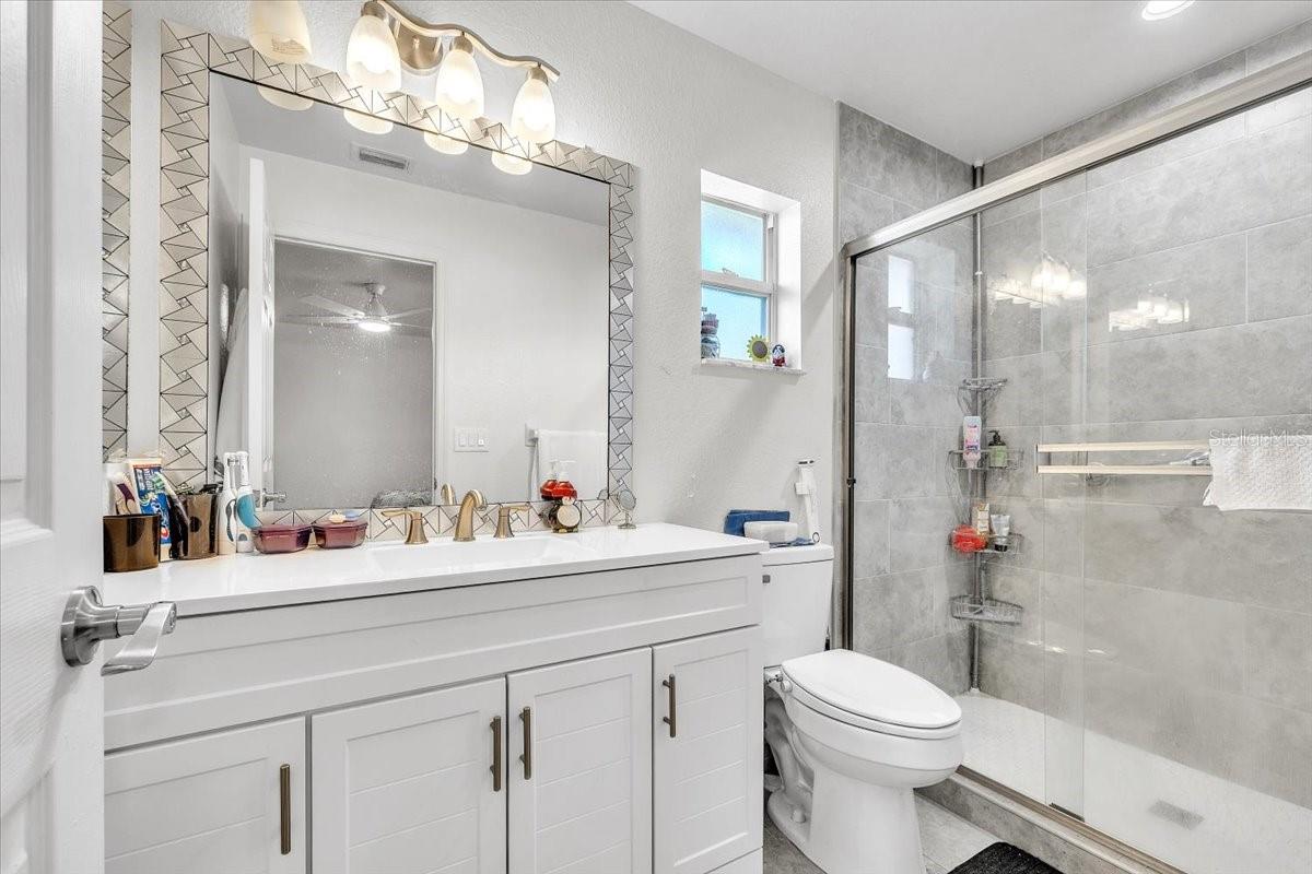 405/407 NE 24TH AVE