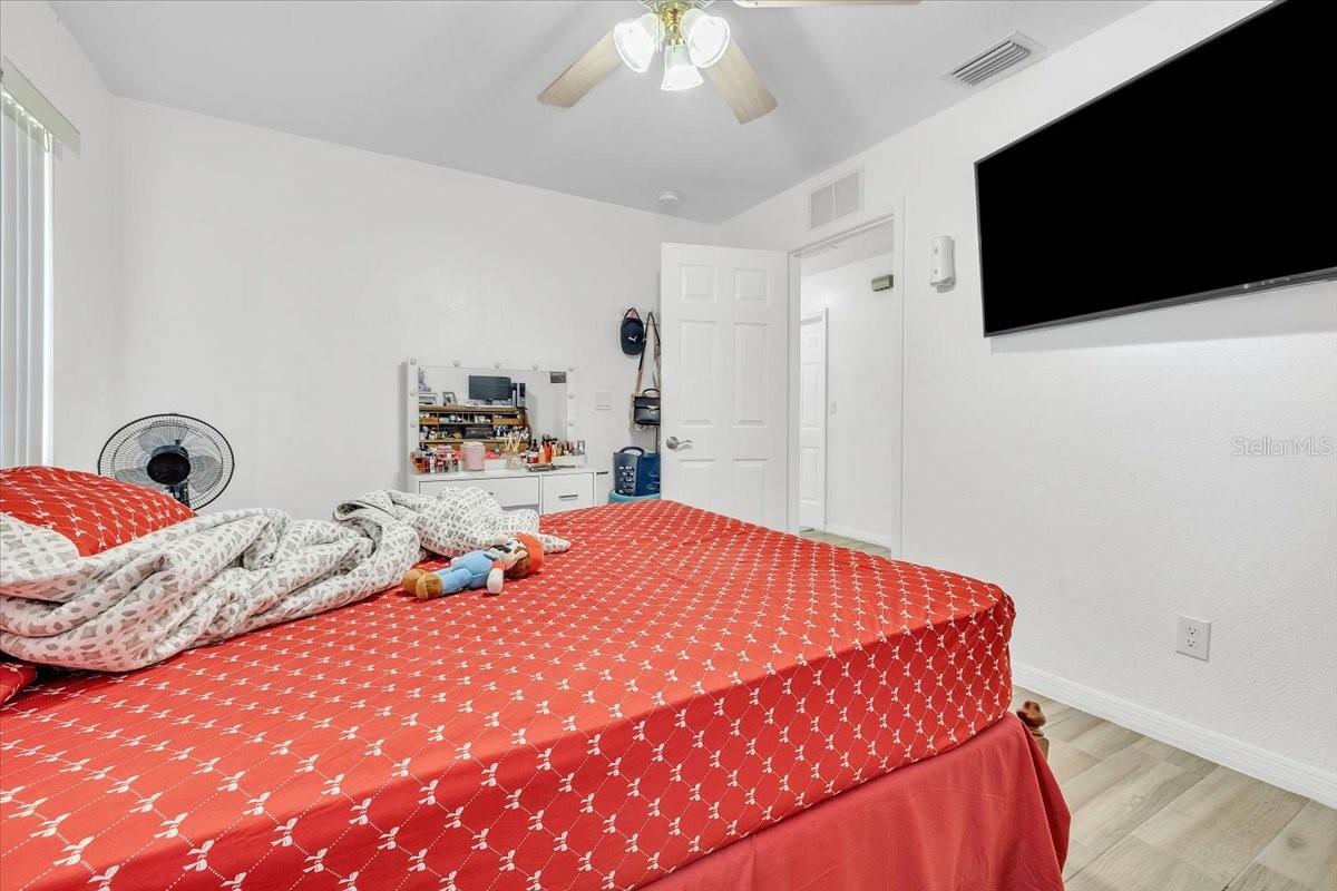 405/407 NE 24TH AVE