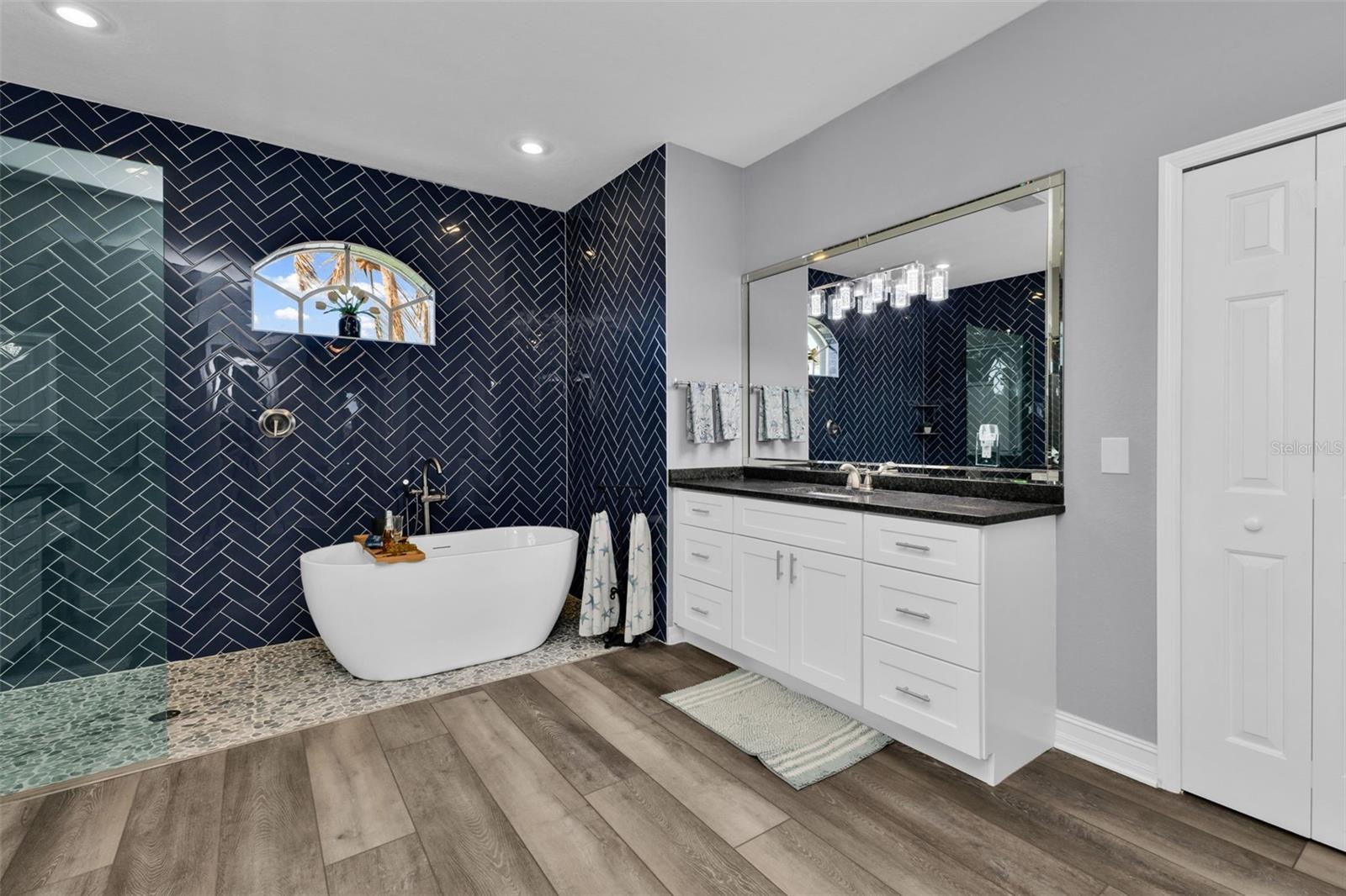 360 CAPRI ISLES CT
