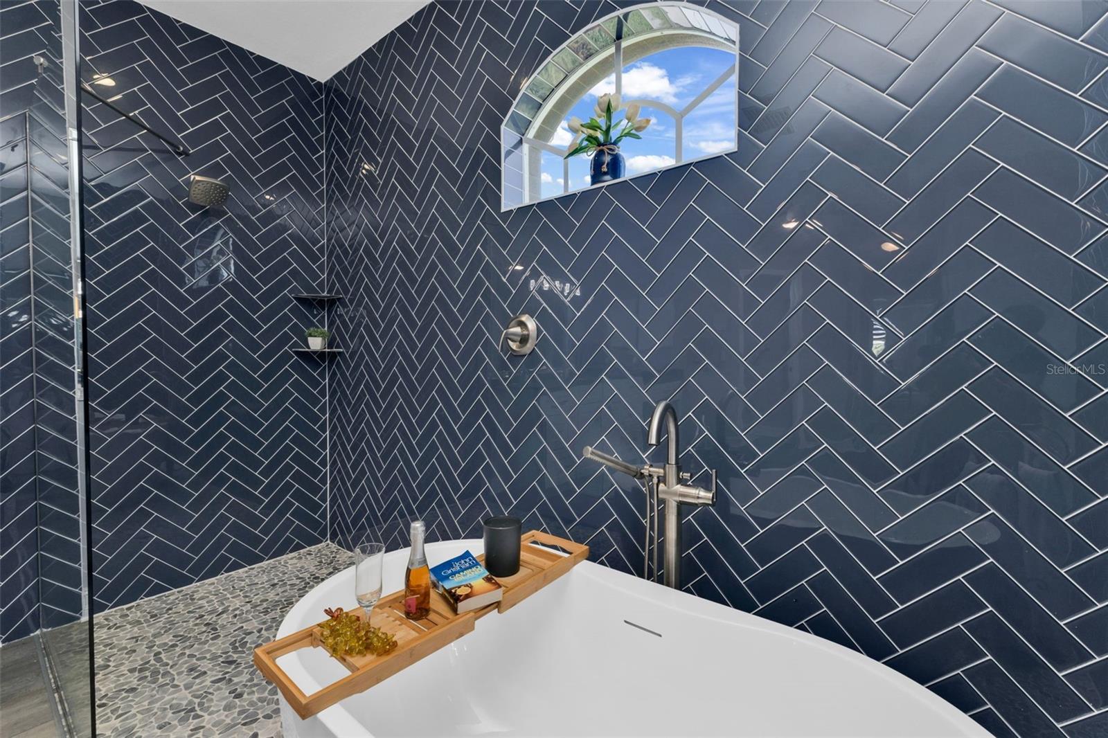360 CAPRI ISLES CT