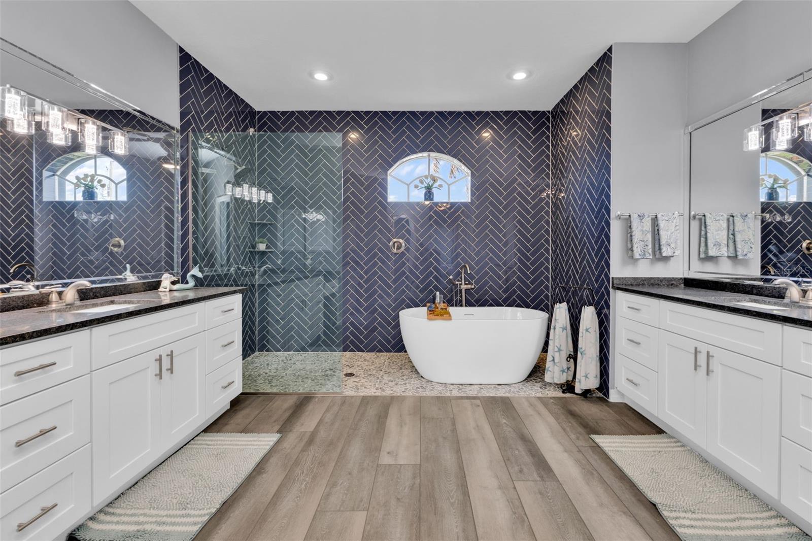 360 CAPRI ISLES CT