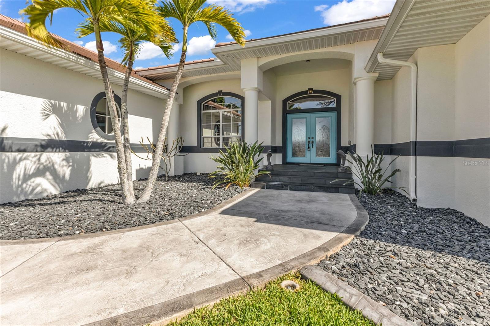 360 CAPRI ISLES CT