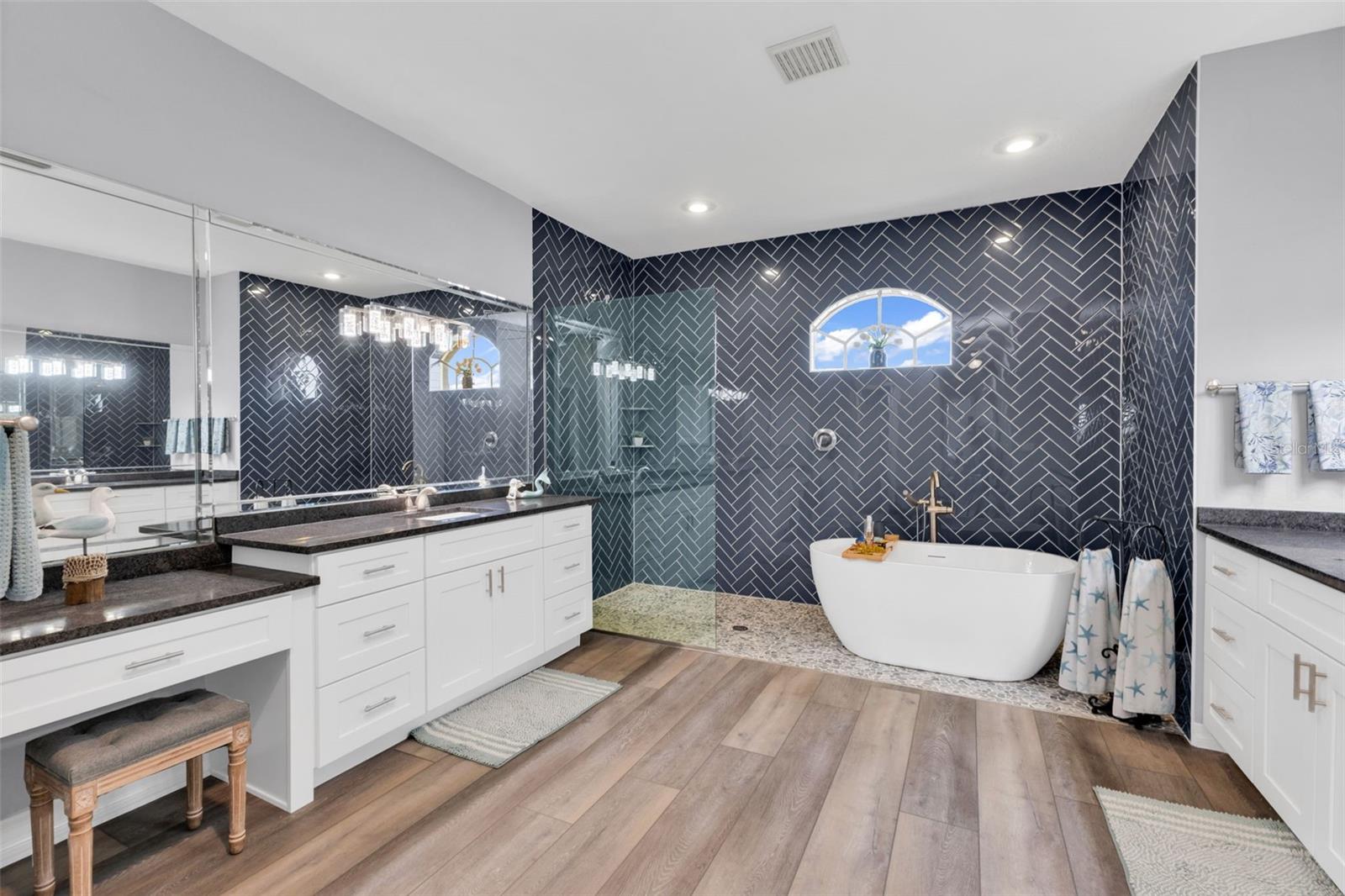 360 CAPRI ISLES CT