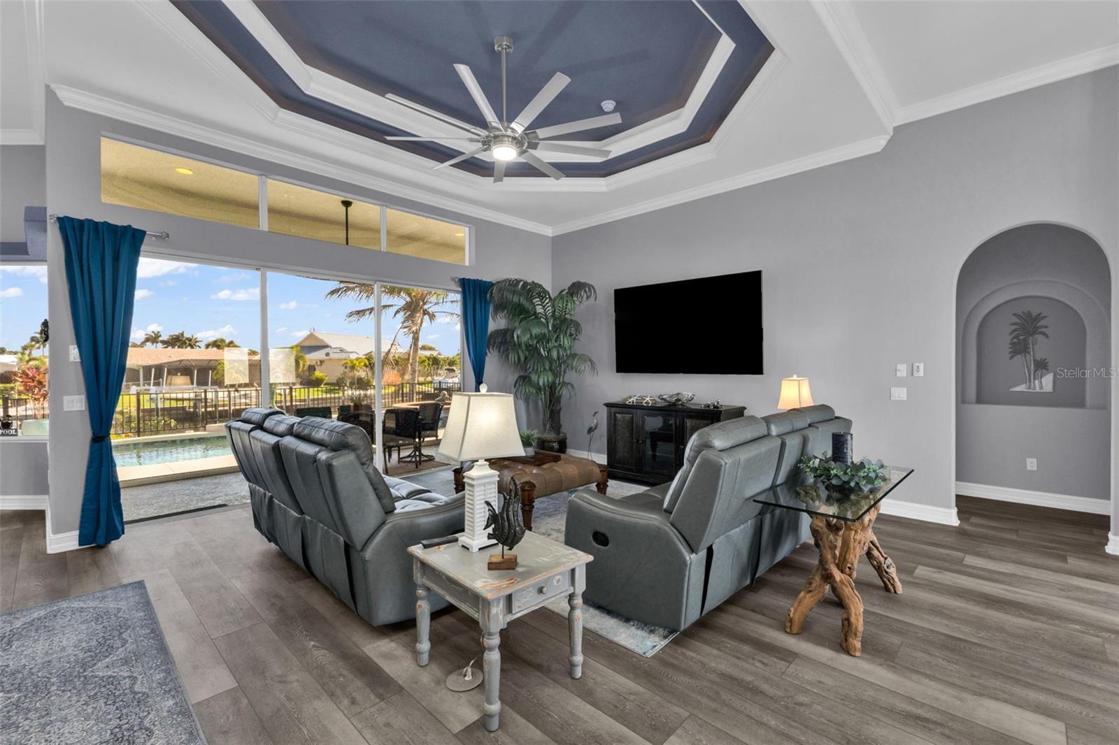 360 CAPRI ISLES CT