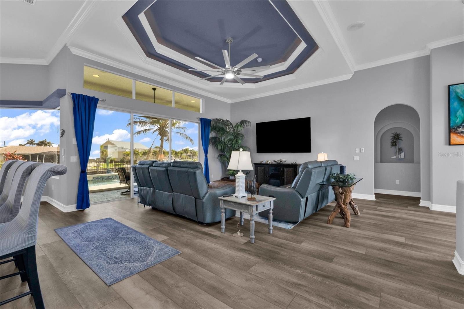 360 CAPRI ISLES CT