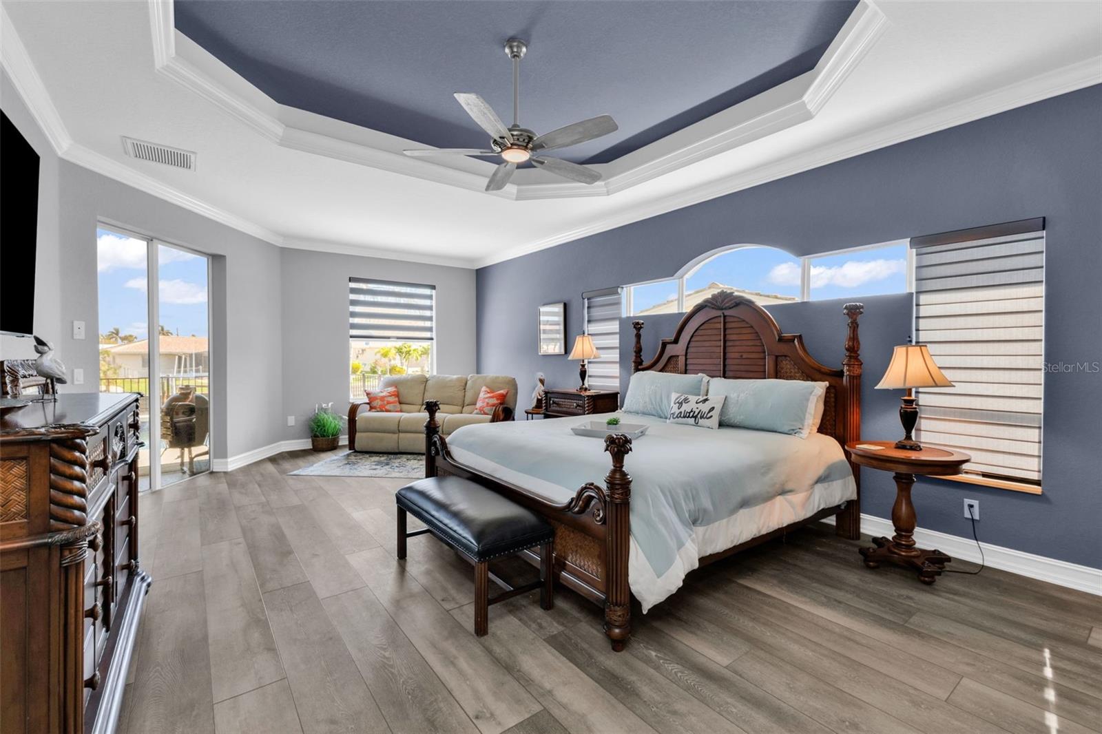 360 CAPRI ISLES CT
