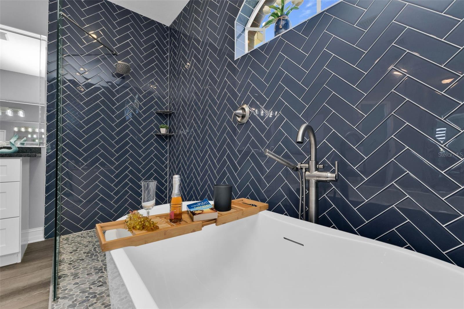 360 CAPRI ISLES CT