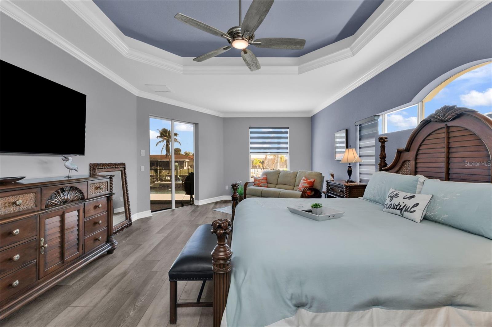 360 CAPRI ISLES CT