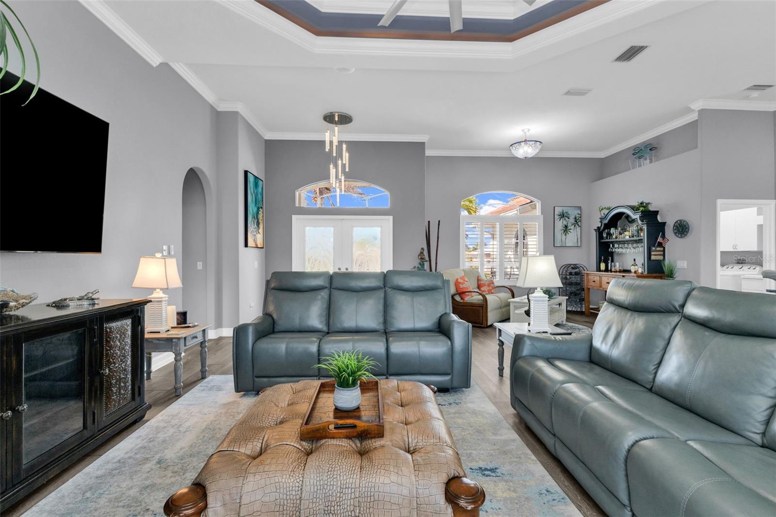 360 CAPRI ISLES CT