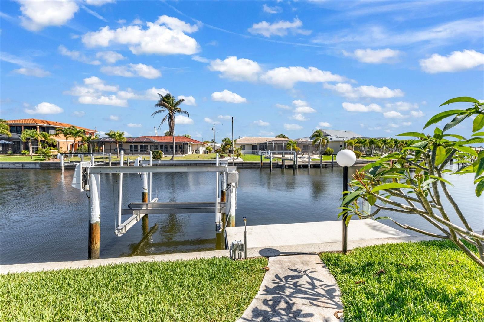 360 CAPRI ISLES CT