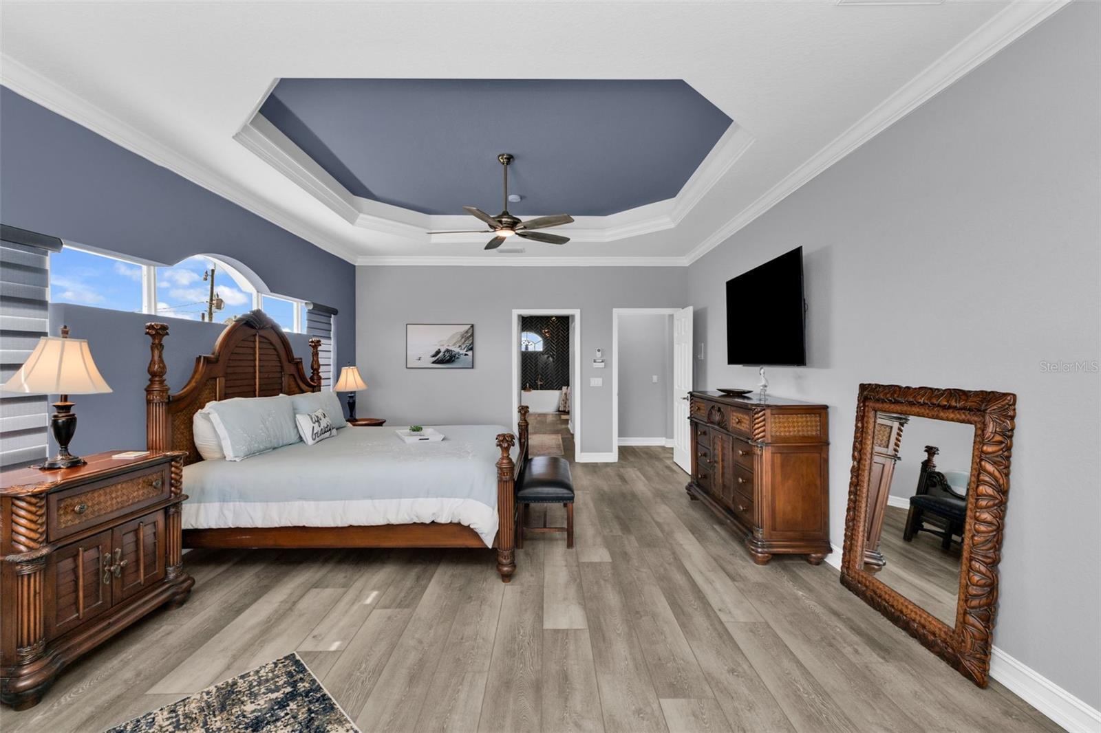 360 CAPRI ISLES CT