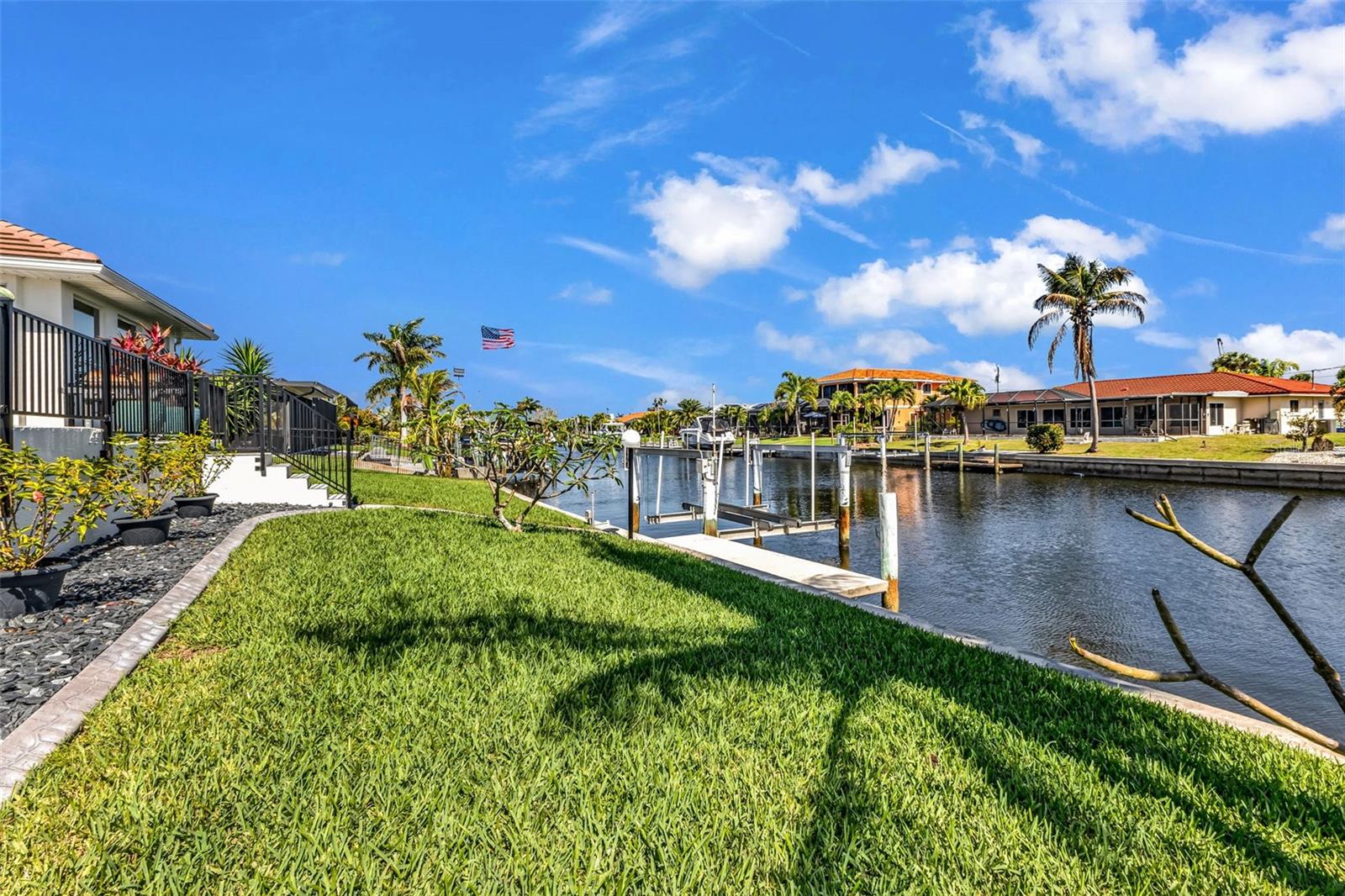 360 CAPRI ISLES CT