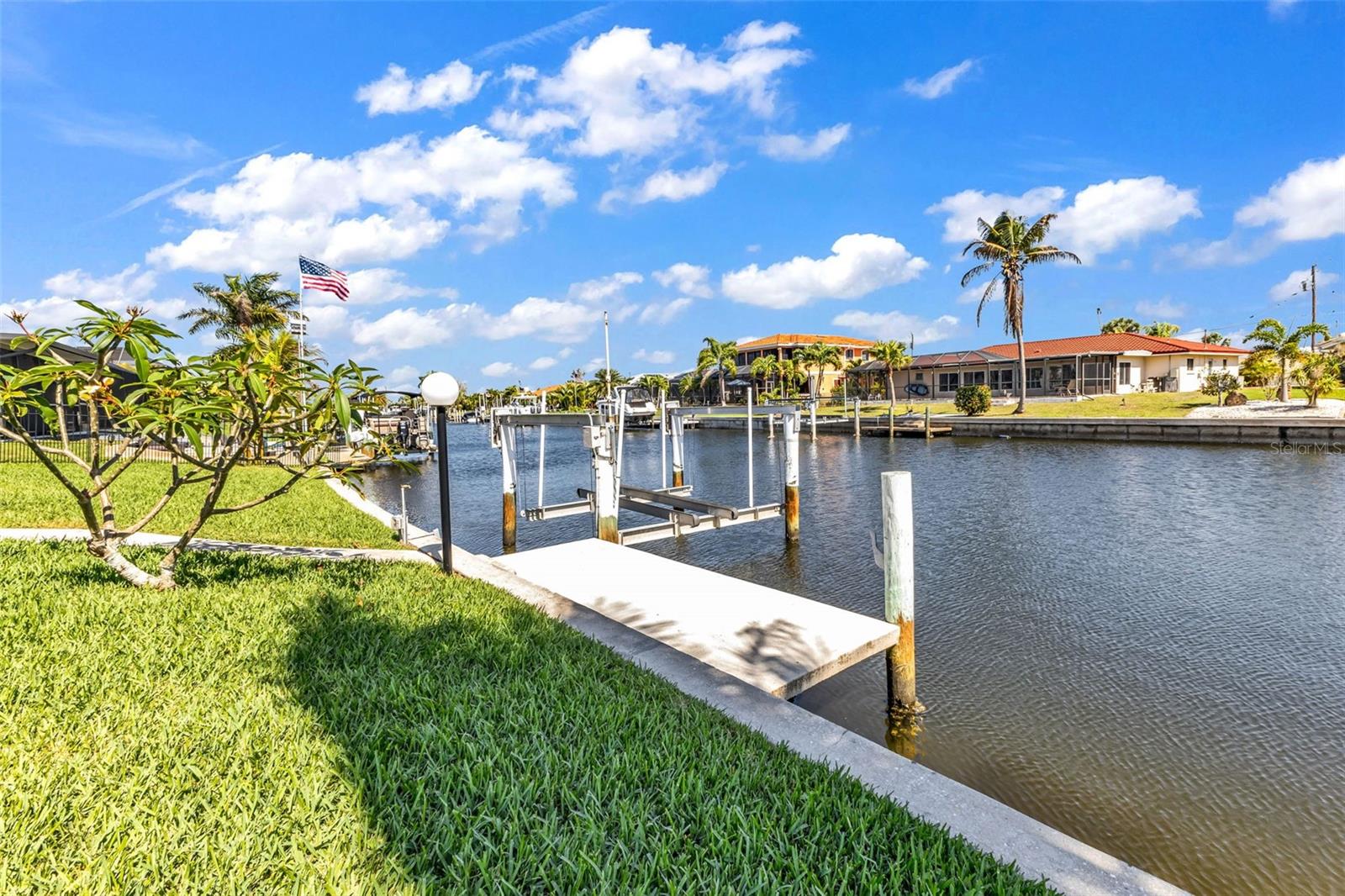 360 CAPRI ISLES CT