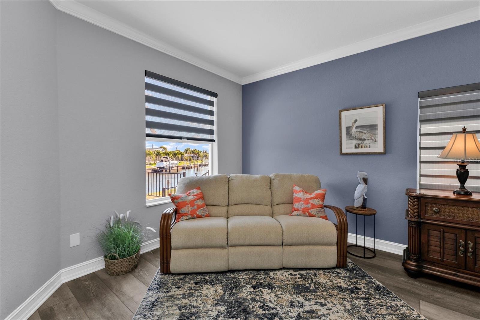 360 CAPRI ISLES CT