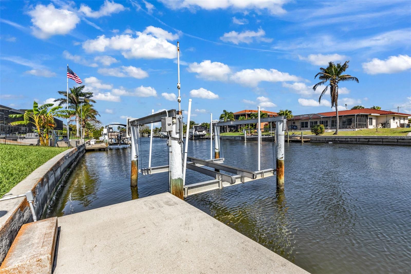 360 CAPRI ISLES CT