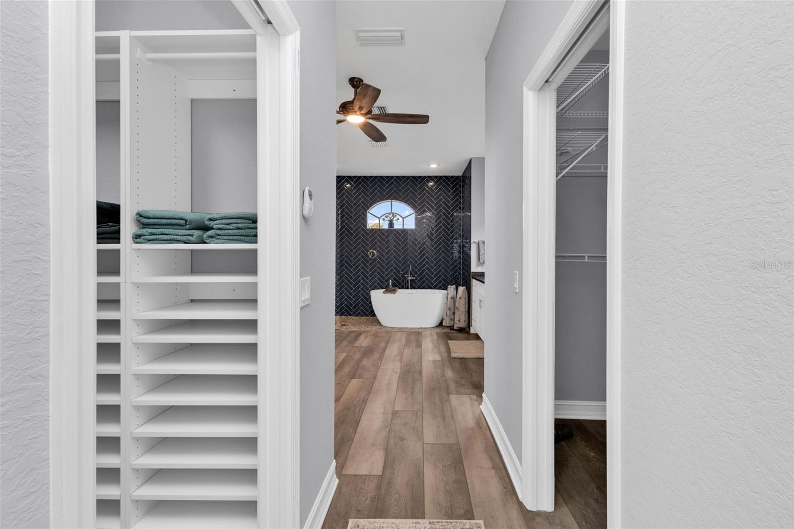 360 CAPRI ISLES CT