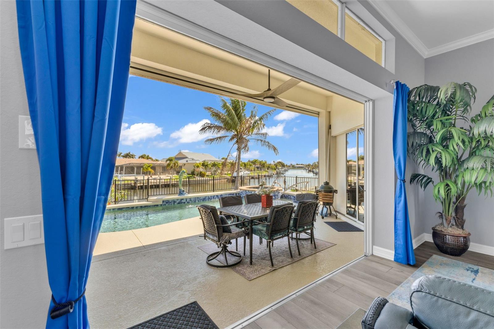 360 CAPRI ISLES CT