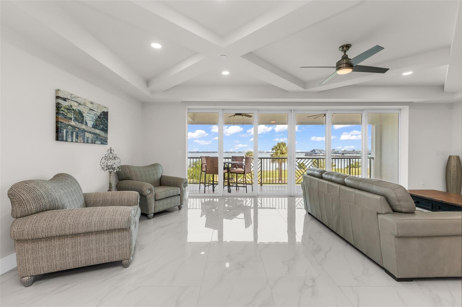 1425 PARK BEACH CIR #124