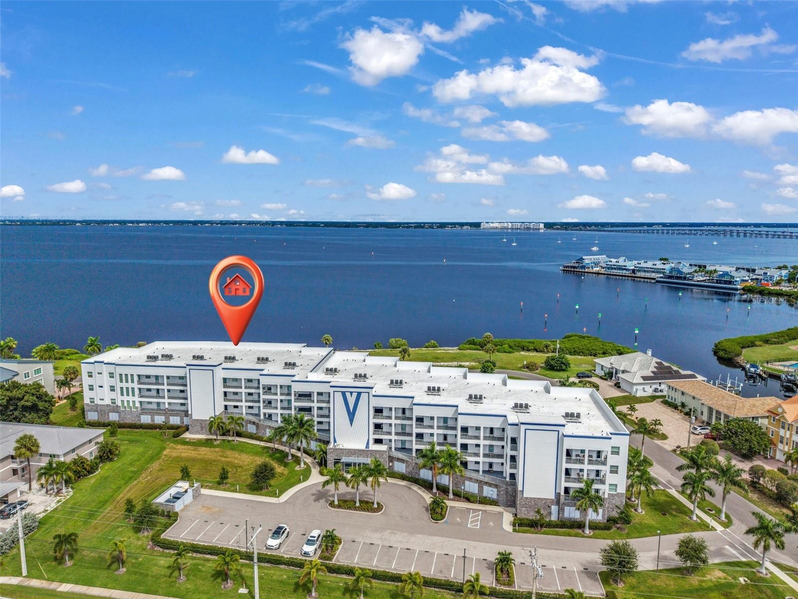 1425 PARK BEACH CIR #124