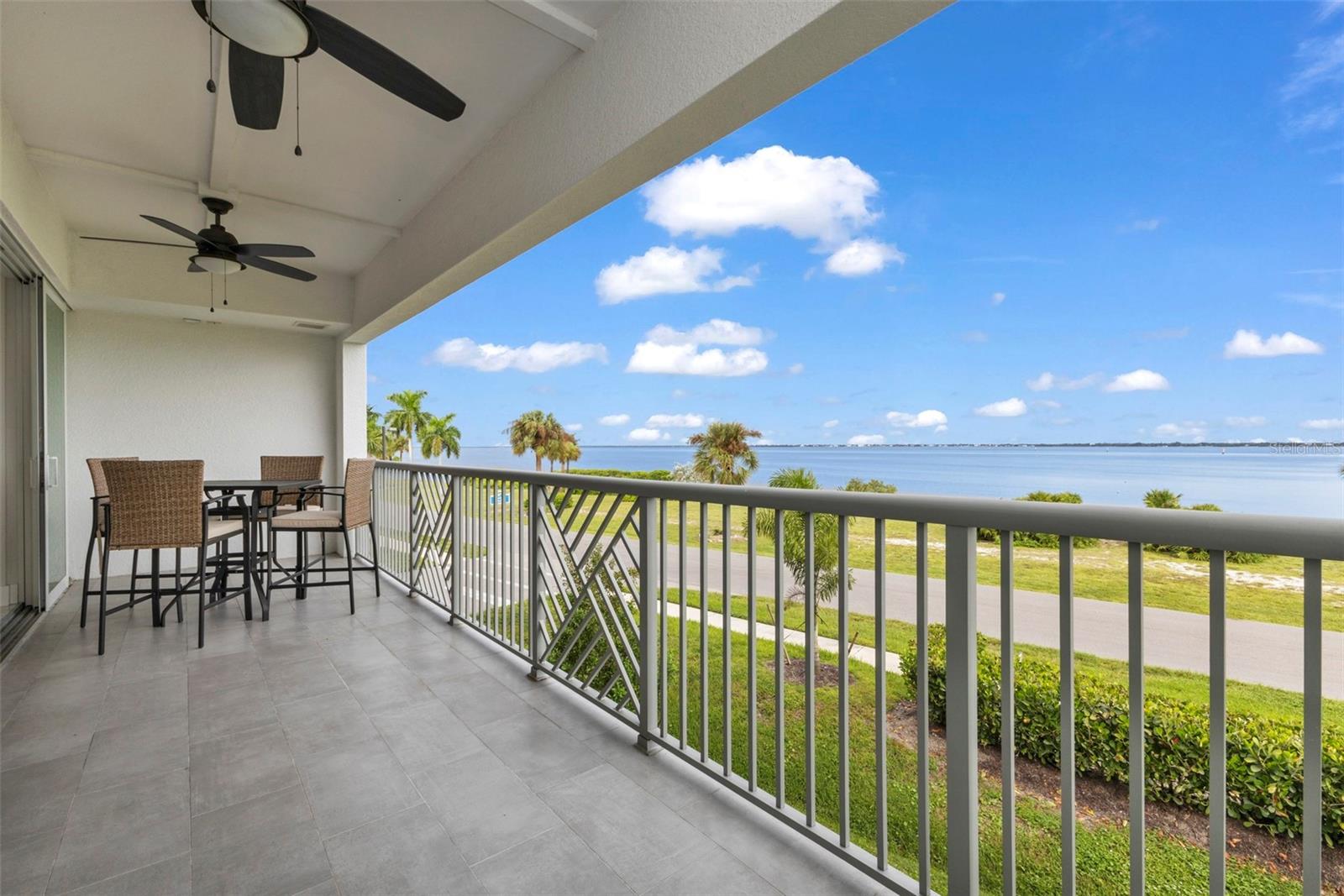 1425 PARK BEACH CIR #124