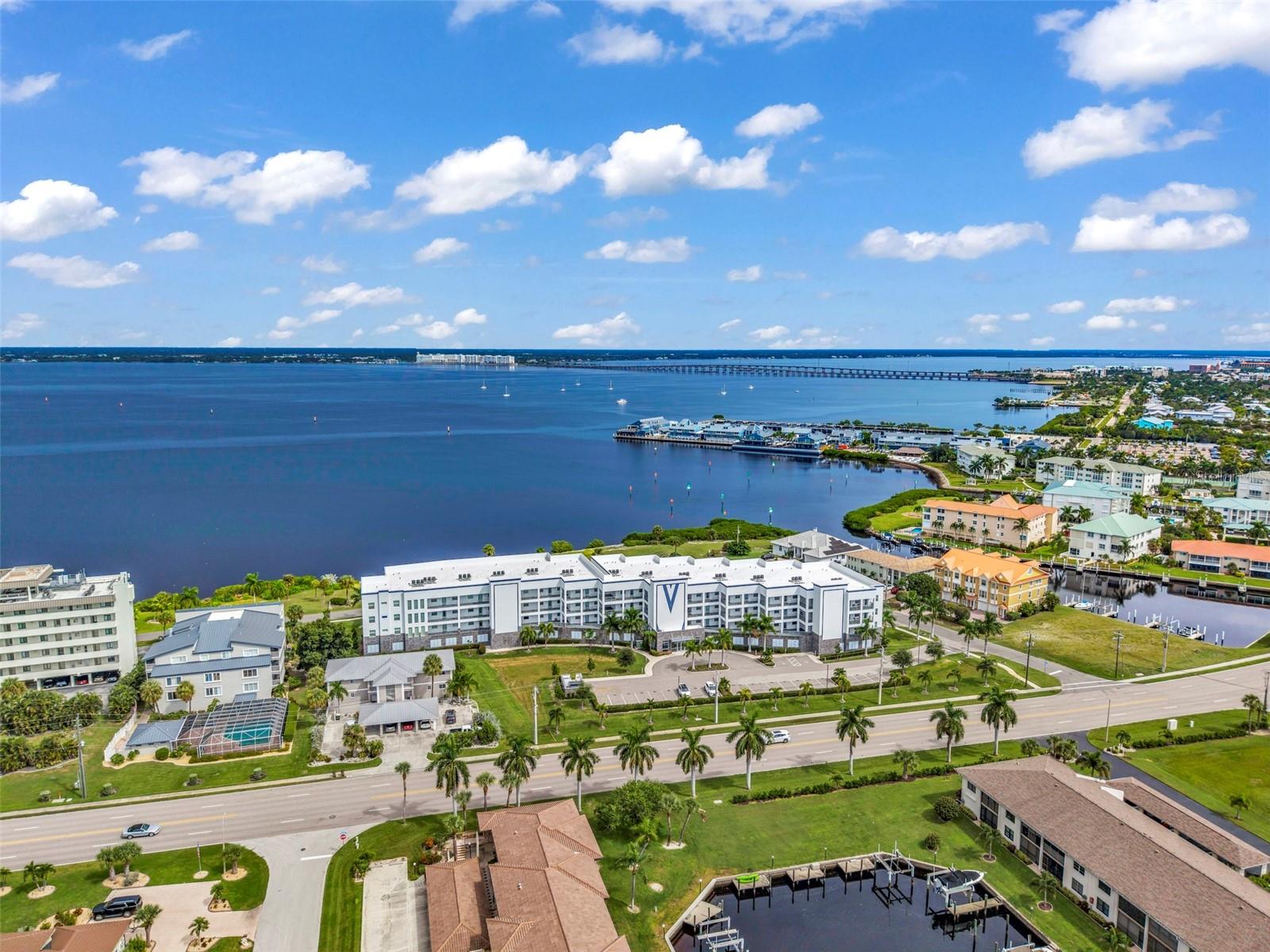 1425 PARK BEACH CIR #124